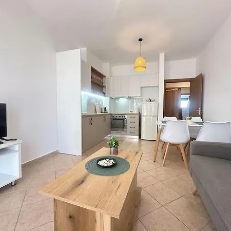 Daire City Beach Apartment *